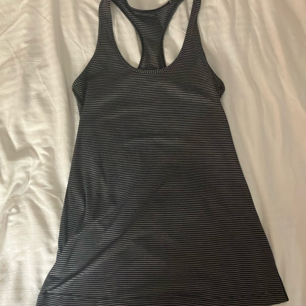 LULULEMON BLACK AND WHITE STRIPED TANK SIZE 6